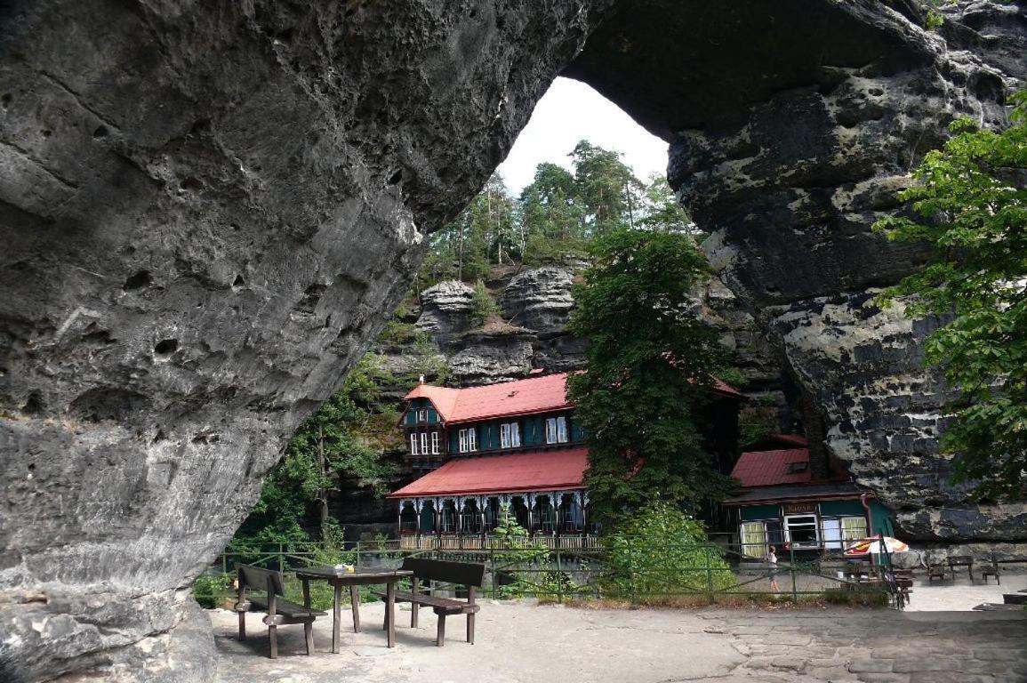 Pension-Restaurace Lugano Hřensko Buitenkant foto