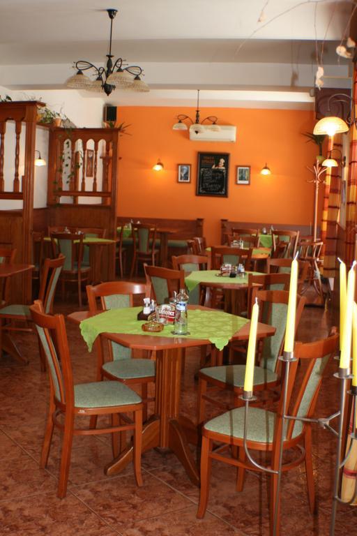 Pension-Restaurace Lugano Hřensko Buitenkant foto